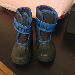 NWT snow boot from Nautic. Size 6 little kid